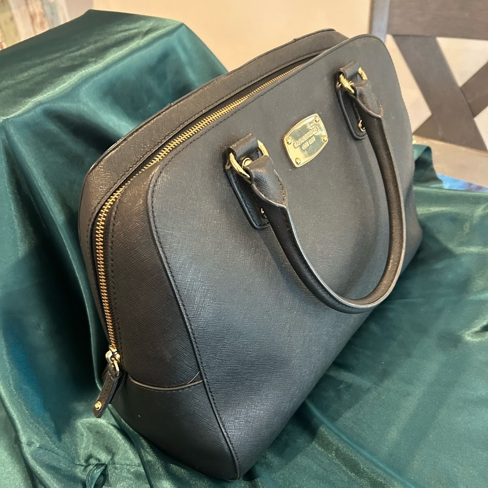 Michael Kors “Jet Set Large Saffiano Dome Satchel